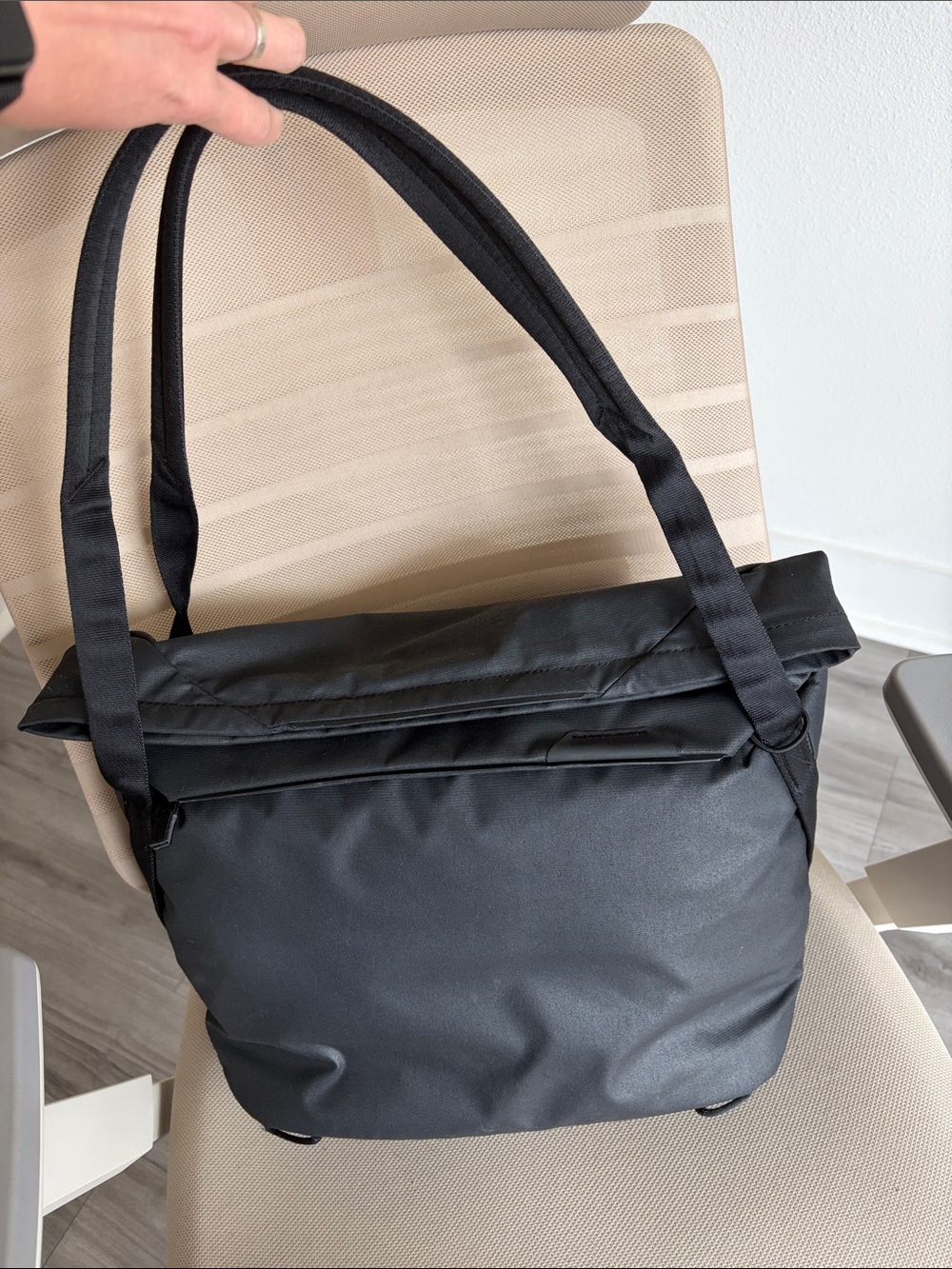 Peak Design - Everyday Black Women's Tote with Front Zip Pocket